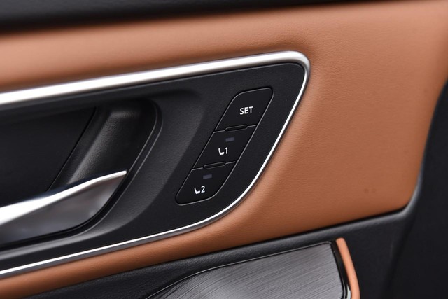 Nissan Rogue Vehicle Full-screen Gallery Image 10