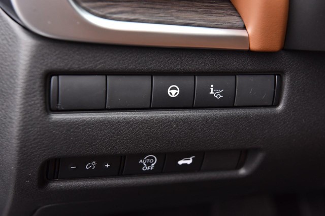 Nissan Rogue Vehicle Full-screen Gallery Image 12