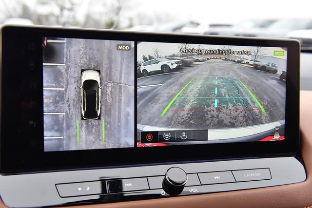 Nissan Rogue Vehicle Full-screen Gallery Image 14