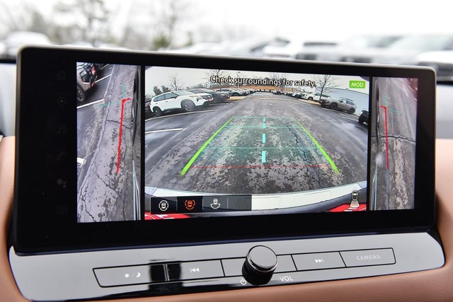 Nissan Rogue Vehicle Full-screen Gallery Image 15