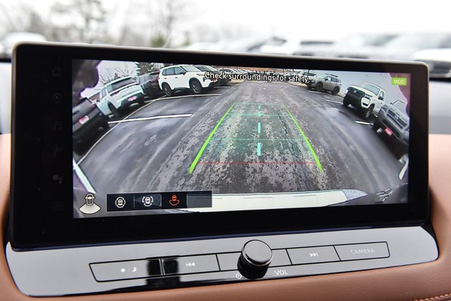 Nissan Rogue Vehicle Full-screen Gallery Image 16