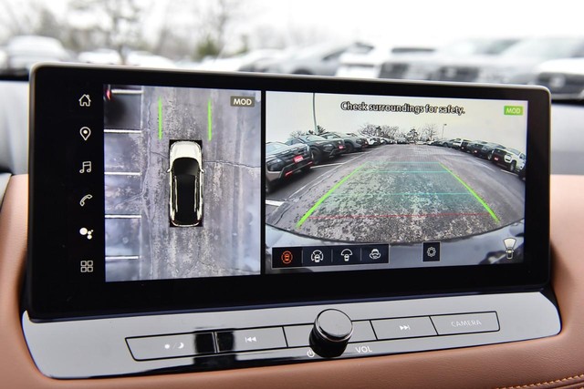 Nissan Rogue Vehicle Full-screen Gallery Image 17