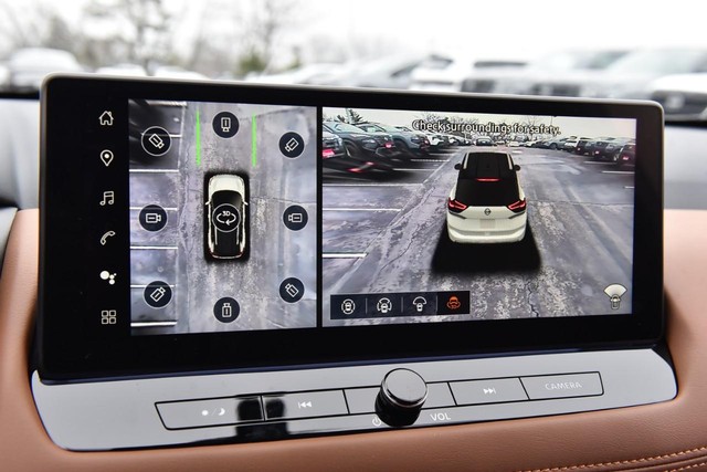 Nissan Rogue Vehicle Full-screen Gallery Image 18