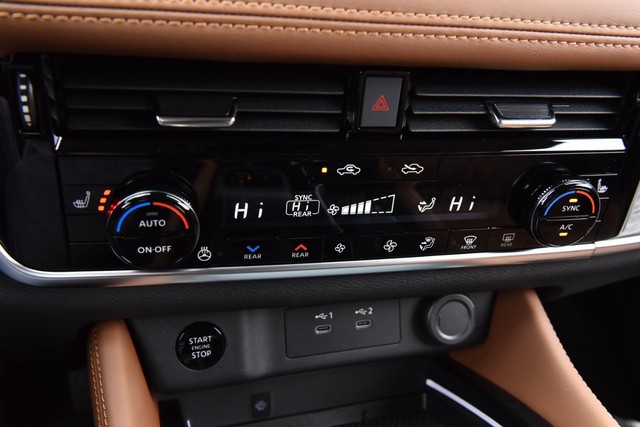 Nissan Rogue Vehicle Full-screen Gallery Image 20