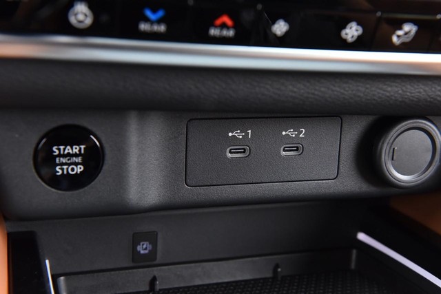 Nissan Rogue Vehicle Full-screen Gallery Image 21