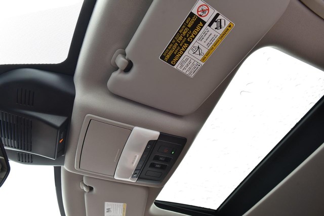 Nissan Rogue Vehicle Full-screen Gallery Image 26