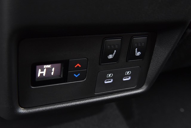 Nissan Rogue Vehicle Full-screen Gallery Image 29