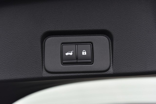 Nissan Rogue Vehicle Full-screen Gallery Image 31