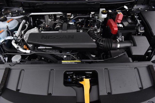 Nissan Rogue Vehicle Full-screen Gallery Image 32