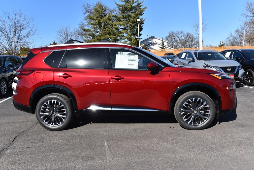 Nissan Rogue Vehicle Image 05