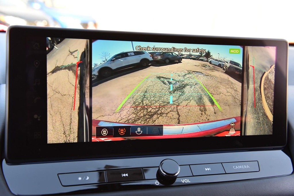 Nissan Rogue Vehicle Image 15