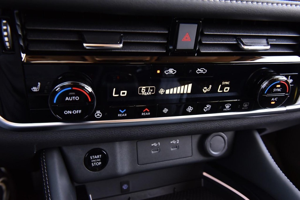 Nissan Rogue Vehicle Image 19