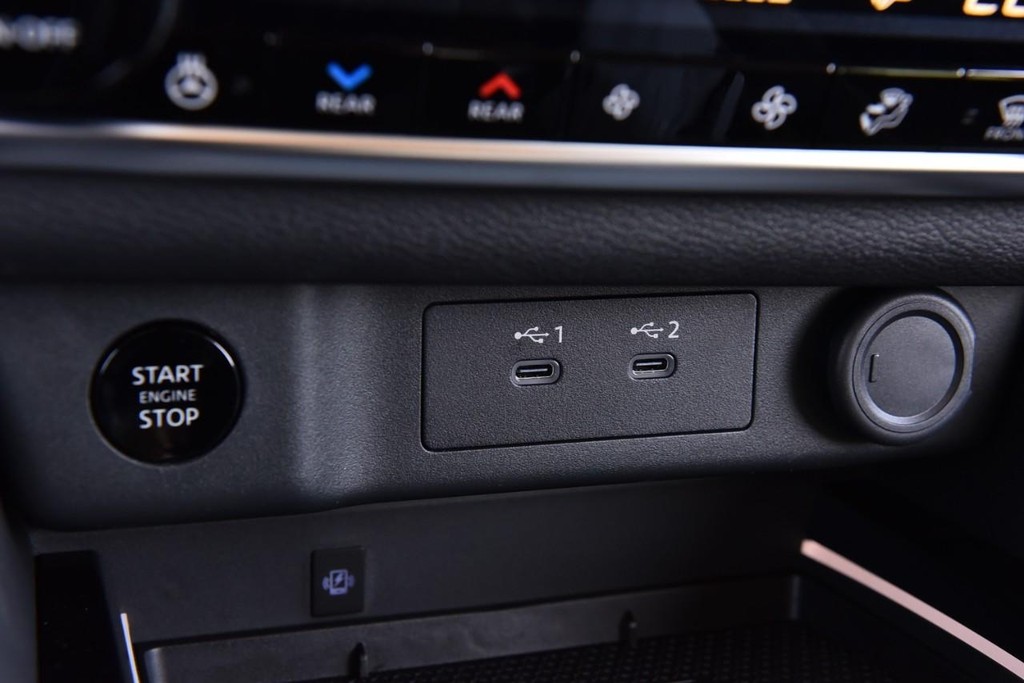 Nissan Rogue Vehicle Image 20