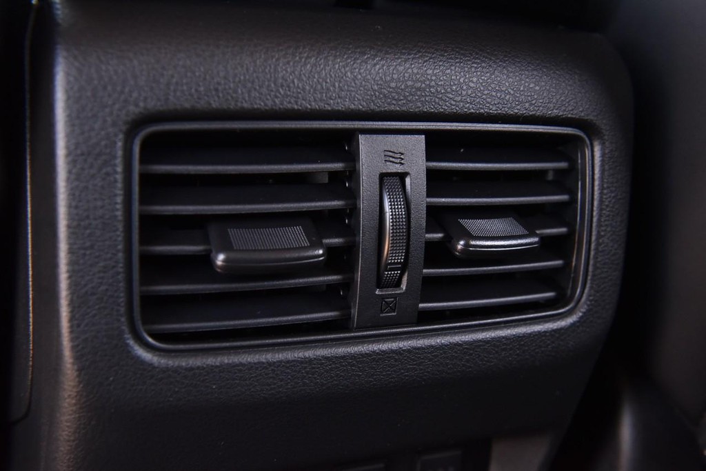 Nissan Rogue Vehicle Image 27