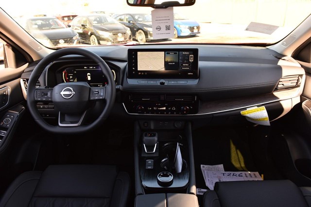 Nissan Rogue Vehicle Image 08