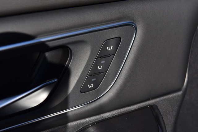 Nissan Rogue Vehicle Image 10