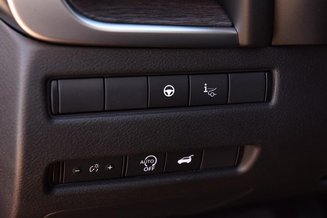 Nissan Rogue Vehicle Image 12