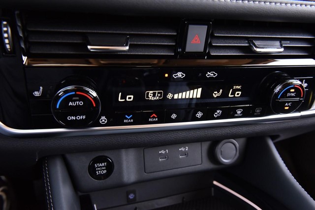 Nissan Rogue Vehicle Image 19