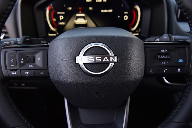 Nissan Rogue Vehicle Image 22