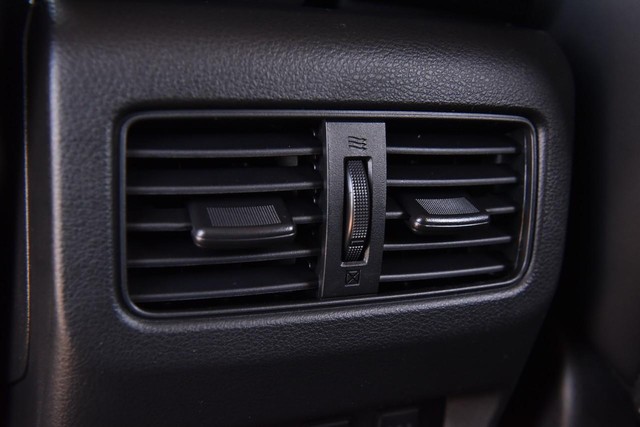 Nissan Rogue Vehicle Image 27