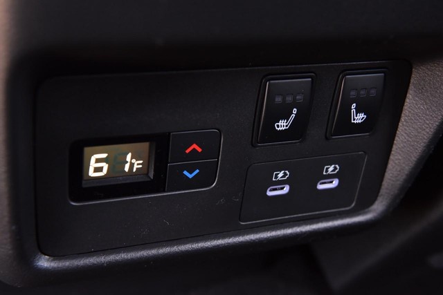 Nissan Rogue Vehicle Image 28