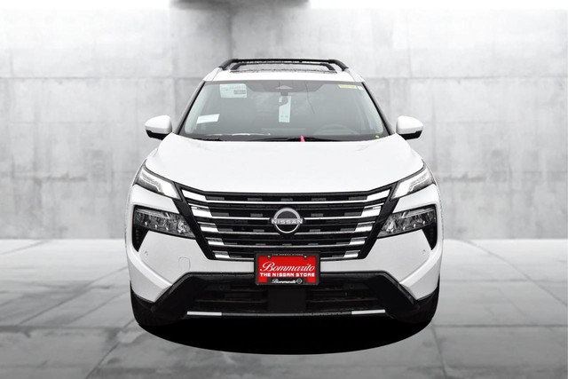 Nissan Rogue Vehicle Full-screen Gallery Image 4