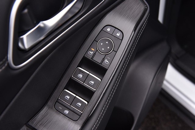 Nissan Rogue Vehicle Full-screen Gallery Image 9