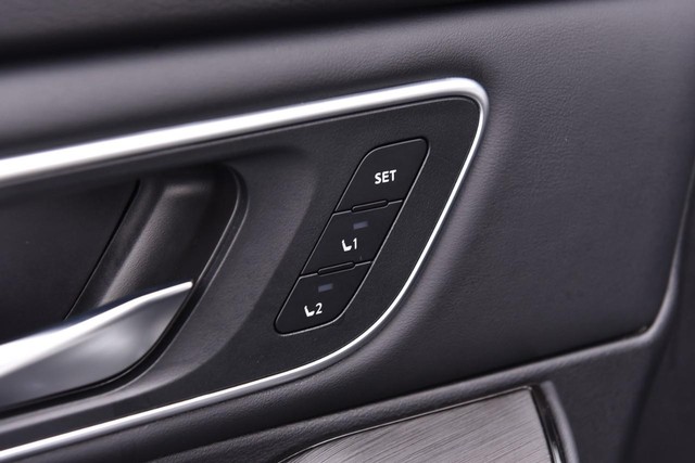 Nissan Rogue Vehicle Full-screen Gallery Image 10