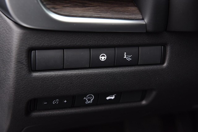 Nissan Rogue Vehicle Full-screen Gallery Image 12