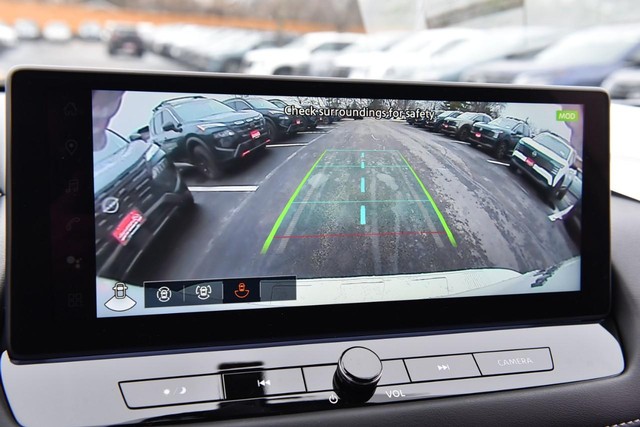 Nissan Rogue Vehicle Full-screen Gallery Image 16