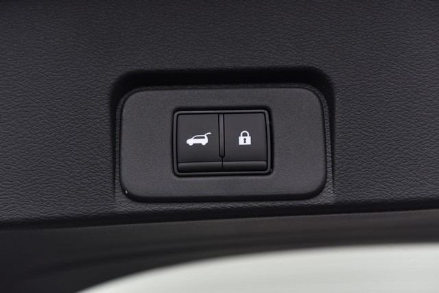 Nissan Rogue Vehicle Full-screen Gallery Image 30