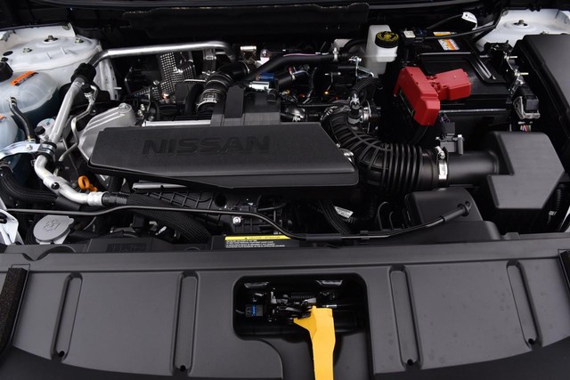 Nissan Rogue Vehicle Full-screen Gallery Image 31