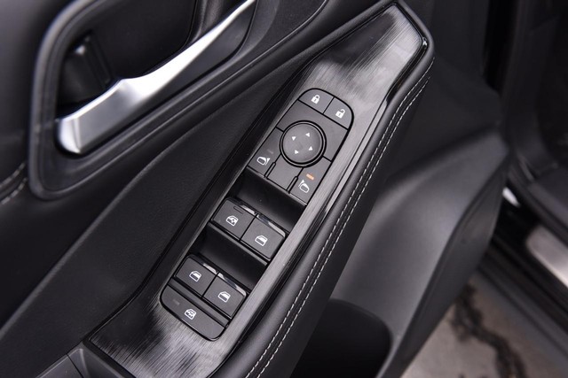 Nissan Rogue Vehicle Image 09