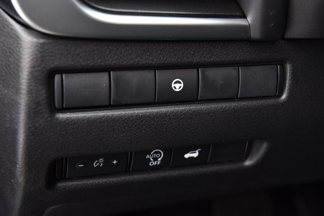 Nissan Rogue Vehicle Image 11