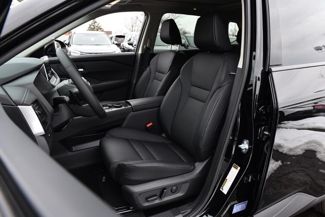 Nissan Rogue Vehicle Image 22