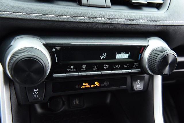 Toyota RAV4 Vehicle Image 14