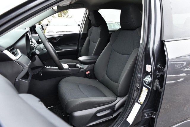 Toyota RAV4 Vehicle Image 17