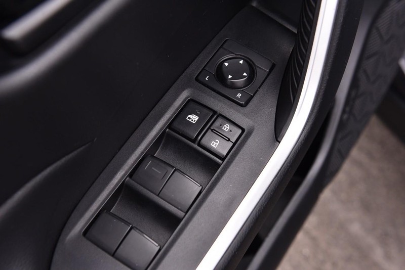 Toyota RAV4 Vehicle Image 09