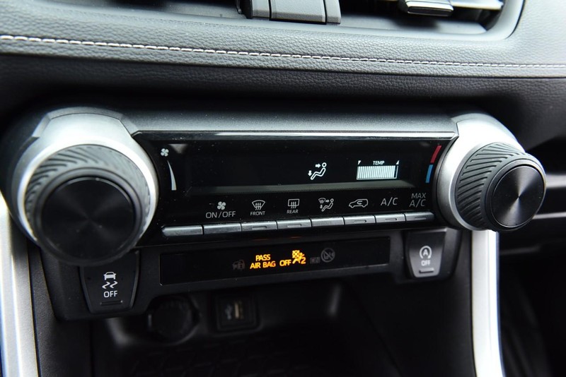 Toyota RAV4 Vehicle Image 14