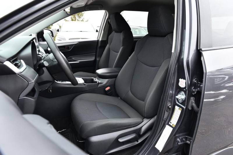 Toyota RAV4 Vehicle Image 17