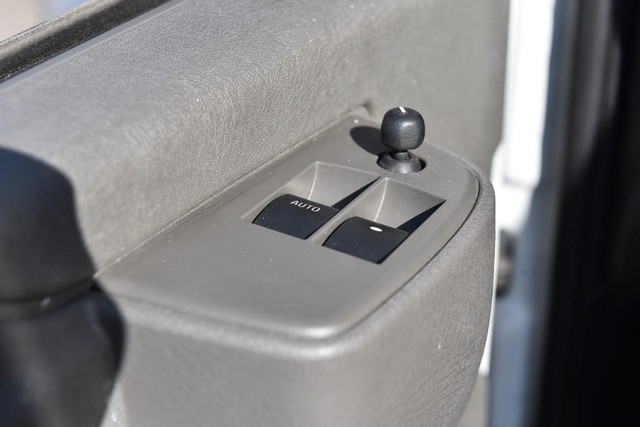 GMC Savana Cargo Van Vehicle Image 10