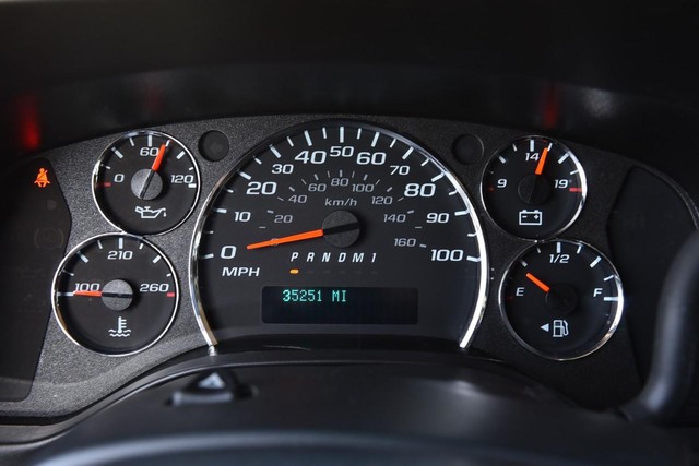 GMC Savana Cargo Van Vehicle Image 12