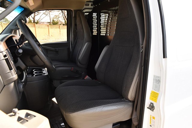 GMC Savana Cargo Van Vehicle Image 17