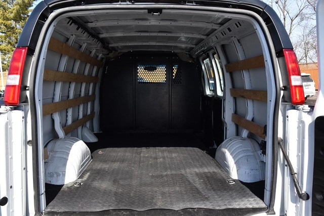 GMC Savana Cargo Van Vehicle Image 20