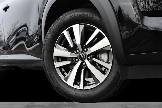 Nissan Pathfinder Vehicle Image 03