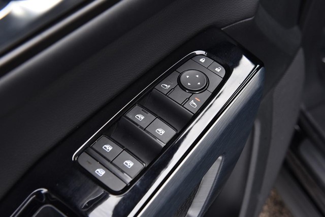 Nissan Pathfinder Vehicle Image 09