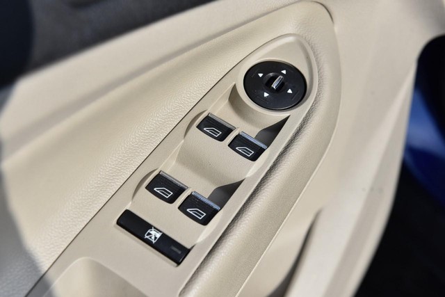 Ford Escape Vehicle Image 09