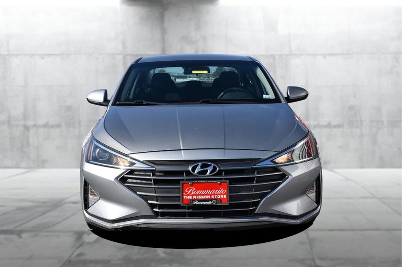 Hyundai Elantra Vehicle Full-screen Gallery Image 04