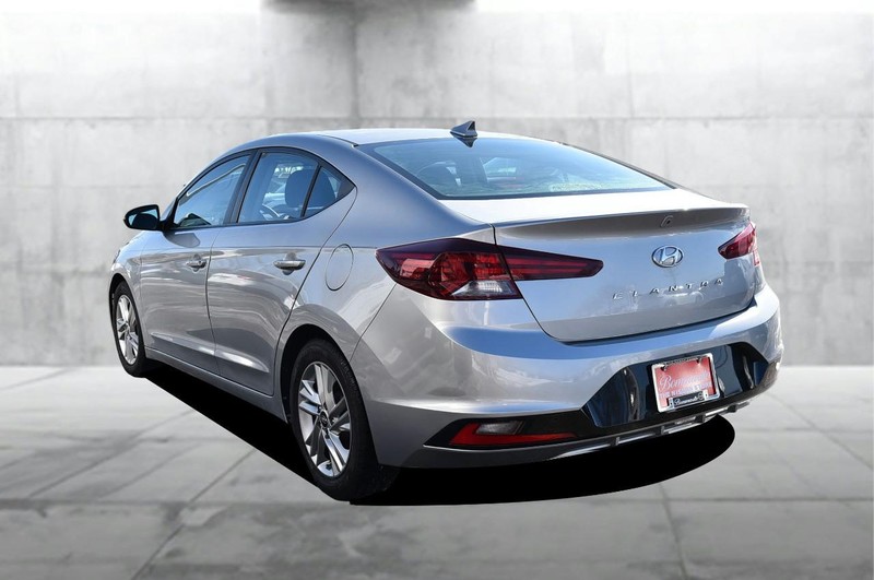 Hyundai Elantra Vehicle Full-screen Gallery Image 07