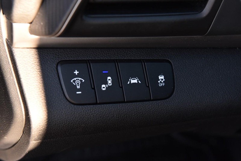 Hyundai Elantra Vehicle Full-screen Gallery Image 11